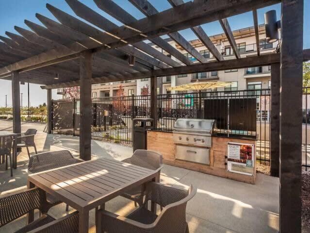 Cozysuites Spacious 2Br Next To Whole Foods อินเดียนาโพลิส ภายนอก รูปภาพ
